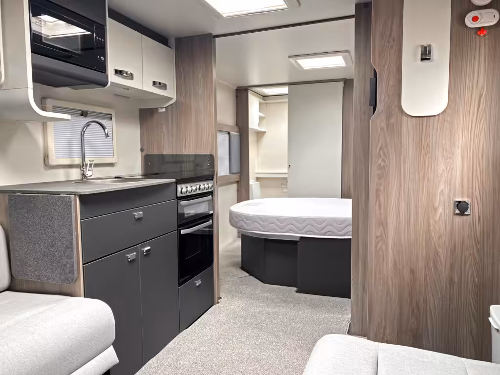 2027 Swift Challenger Grande 580 NH Int 2 Scaled