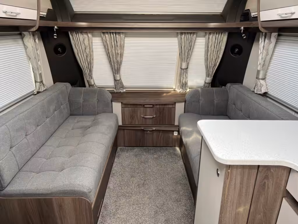 2023 Coachman Laser 870 J9d 5 Scaled