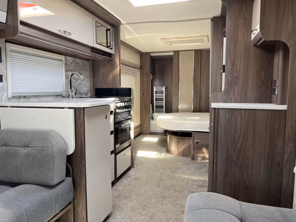 2023 Coachman Laser 870 J9d 6 Scaled
