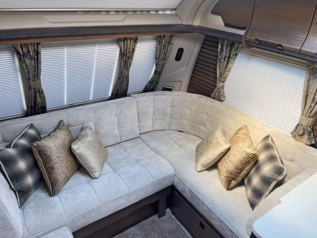 2027 Coachman Lusso I NH 7 Scaled