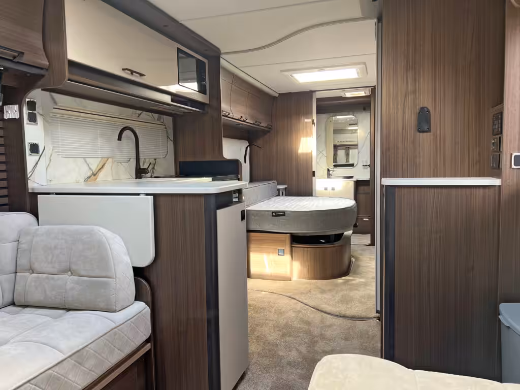 2027 Coachman Lusso III NH 6 Scaled