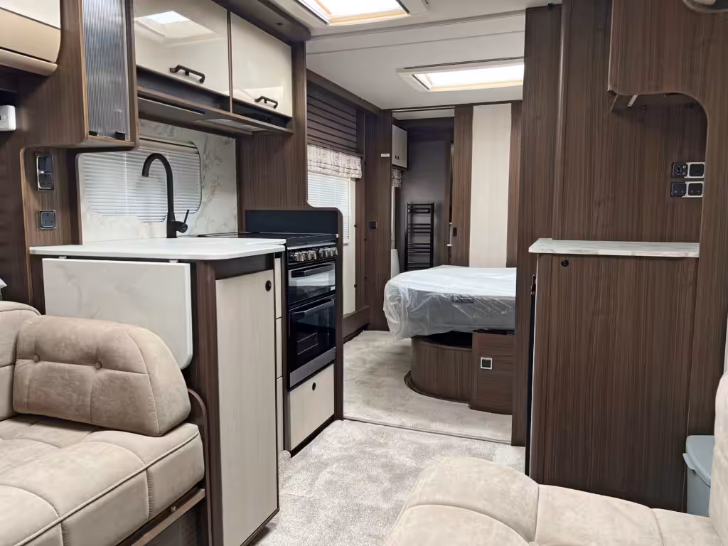 2027 Coachman VIP 575 Vogue 9 Scaled