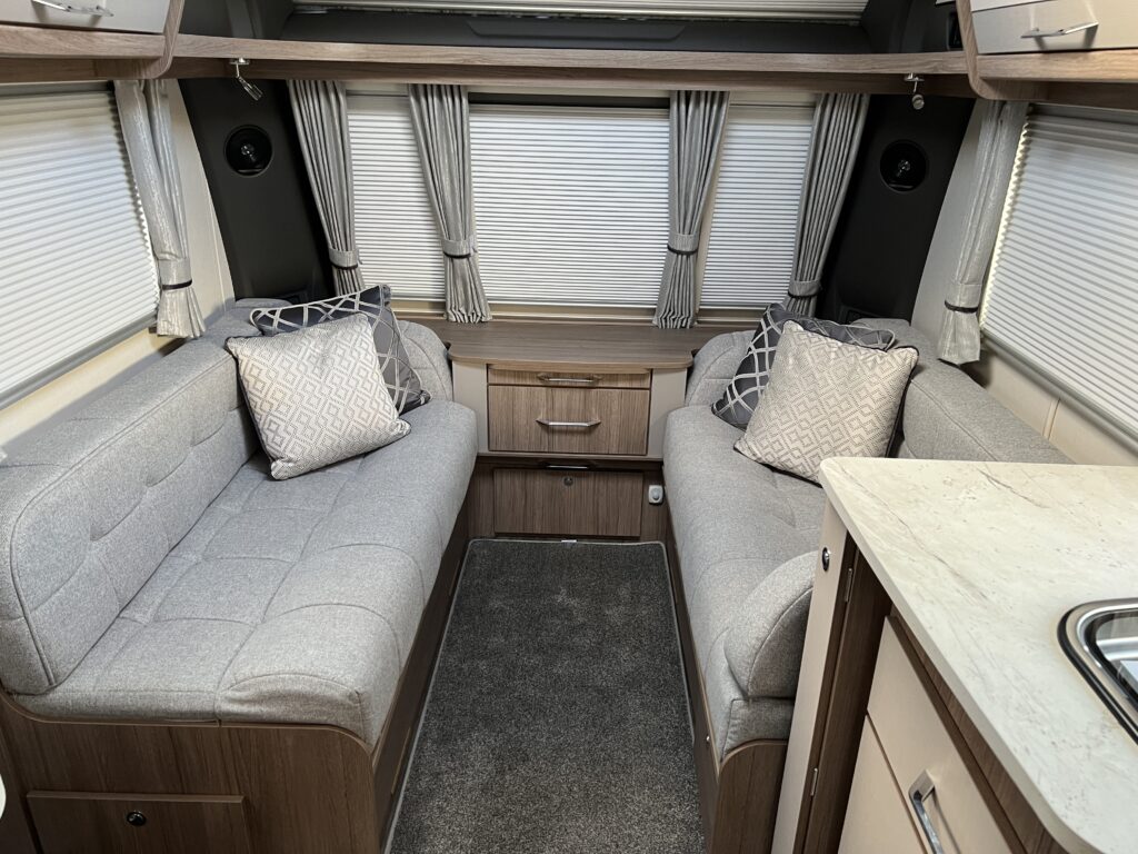 2023 Coachman Acadia 575 25714 1 Scaled