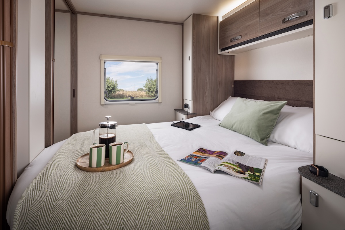 2027 Sprite Major 4EB Bedroom
