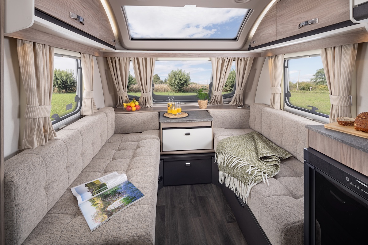 2027 Sprite Major 4EB Front Lounge
