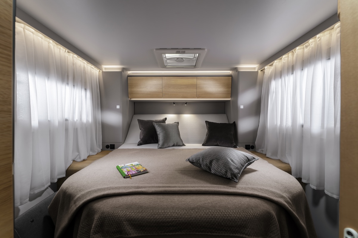 2027 Adria Coral Select Island Bed