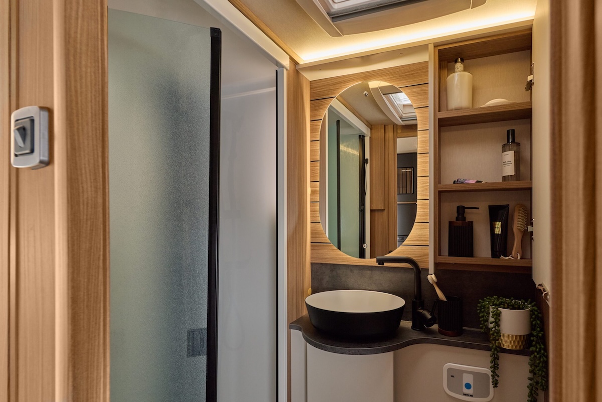 2027 Auto Trail Frontier Scout Bathroom