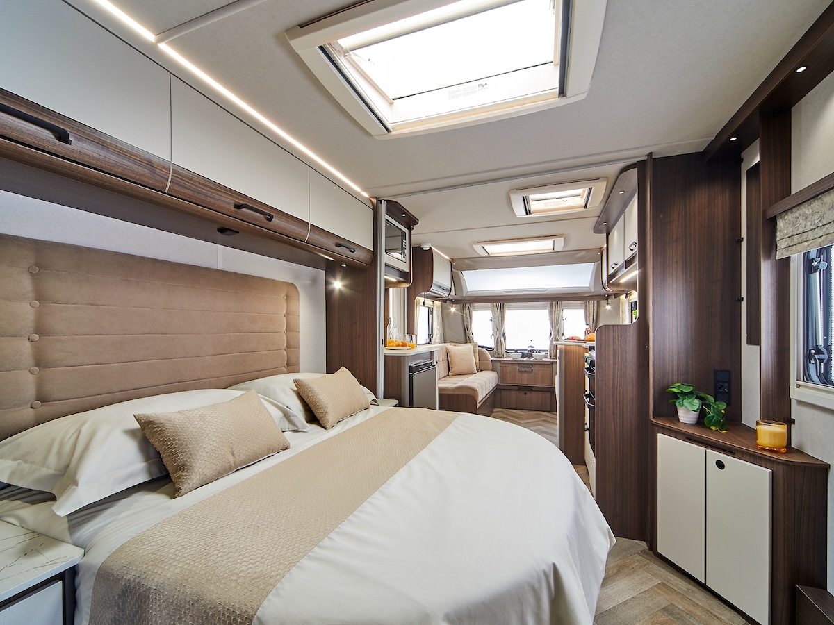 2027 Coachman Acadia 575 Island Bed