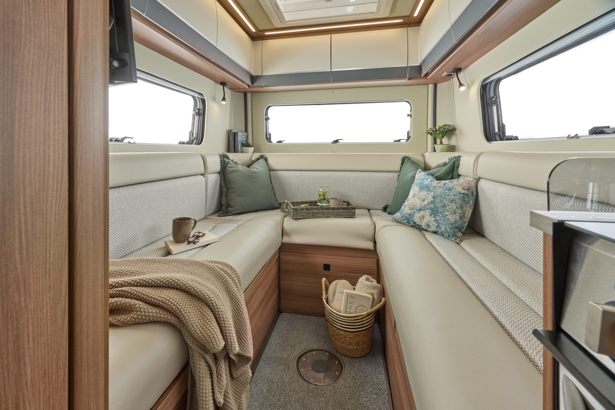 2027 V Line Sport U Shaped Lounge