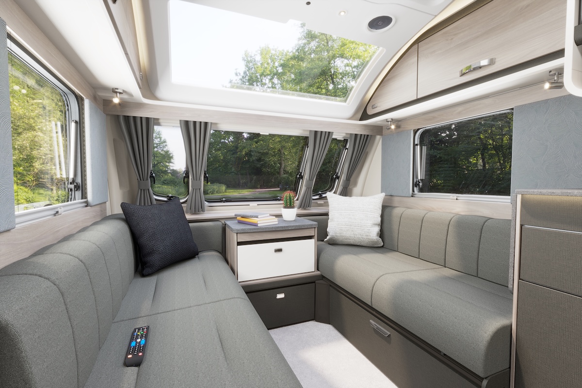2027 Challenger 580 FrontLounge GAN 22 06 2026