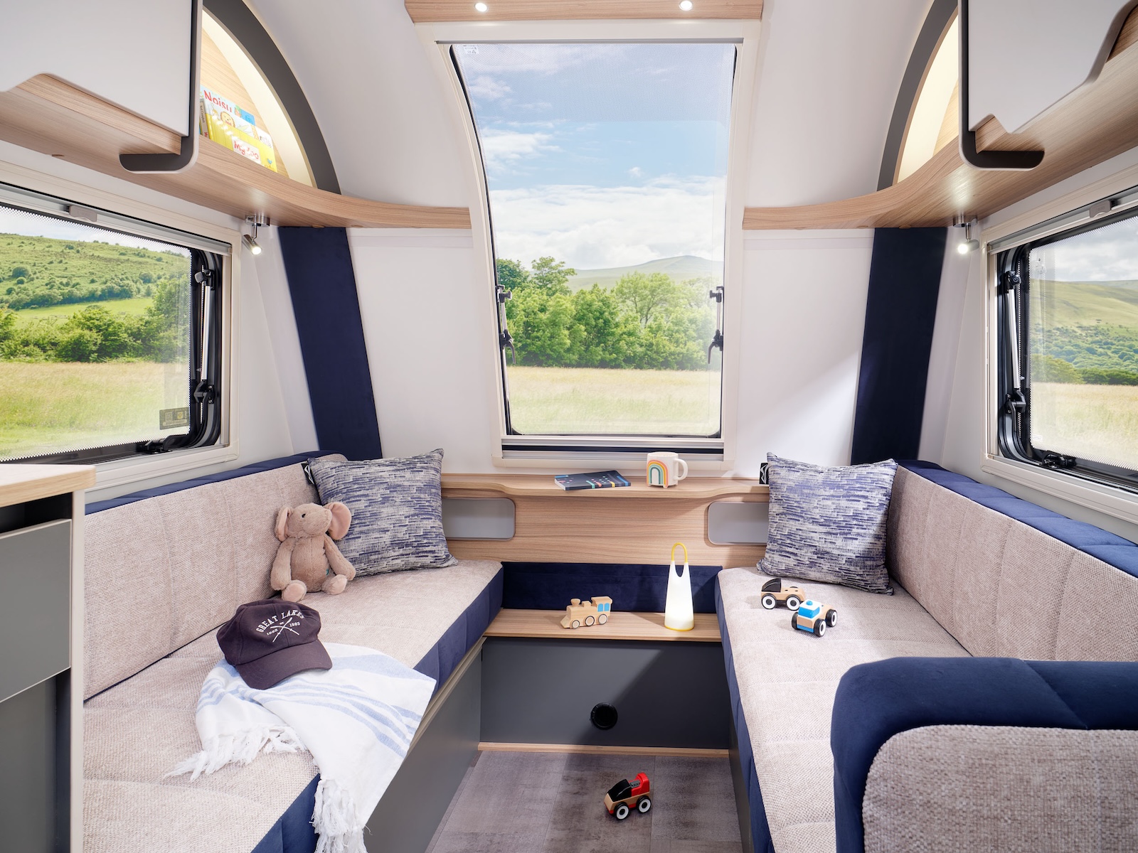 2026 Bailey Discovery D4 4L Lounge With Vertical Opening Window