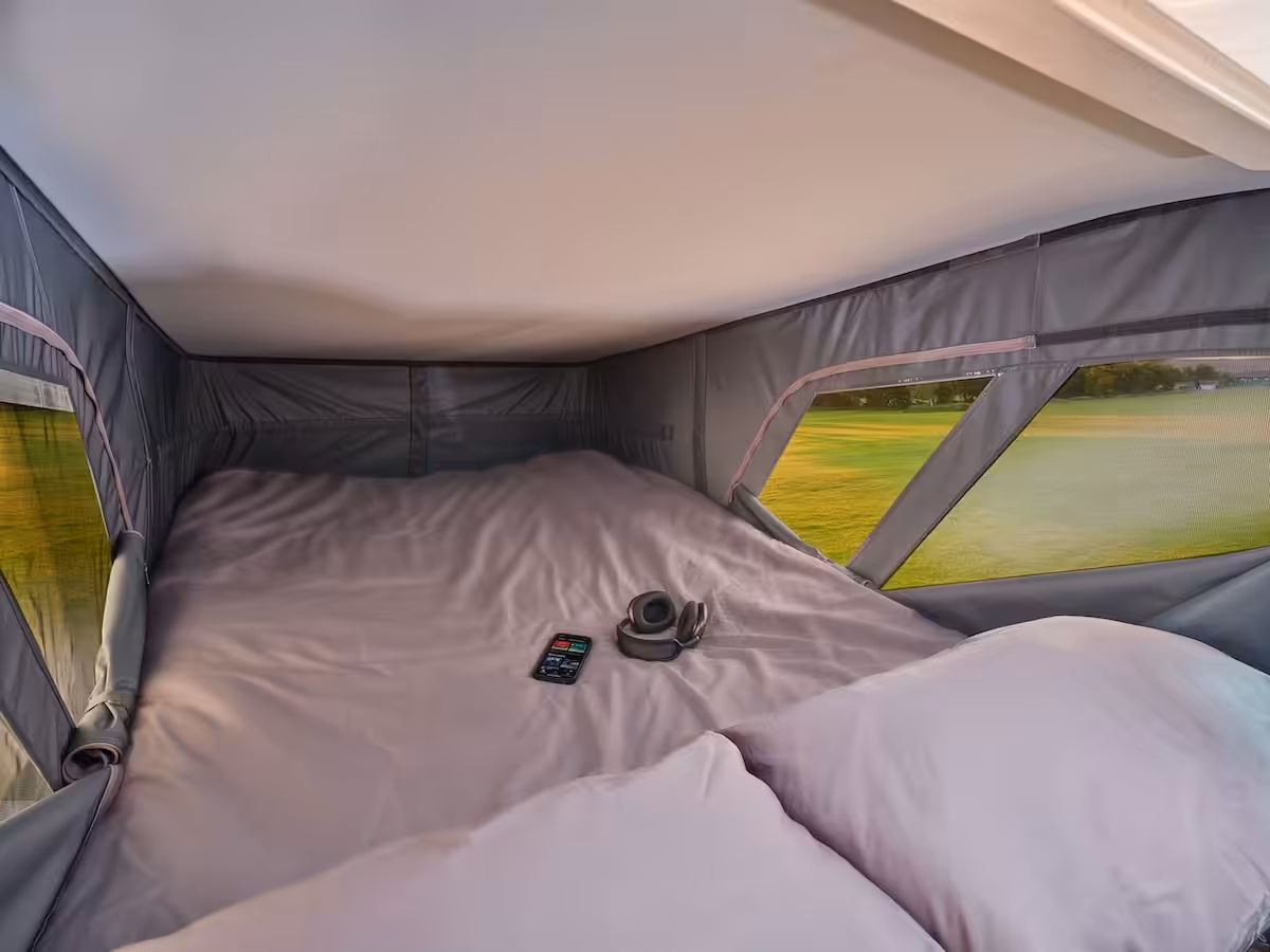 2026 Bailey Endeavour B64 Pop Roof Bed