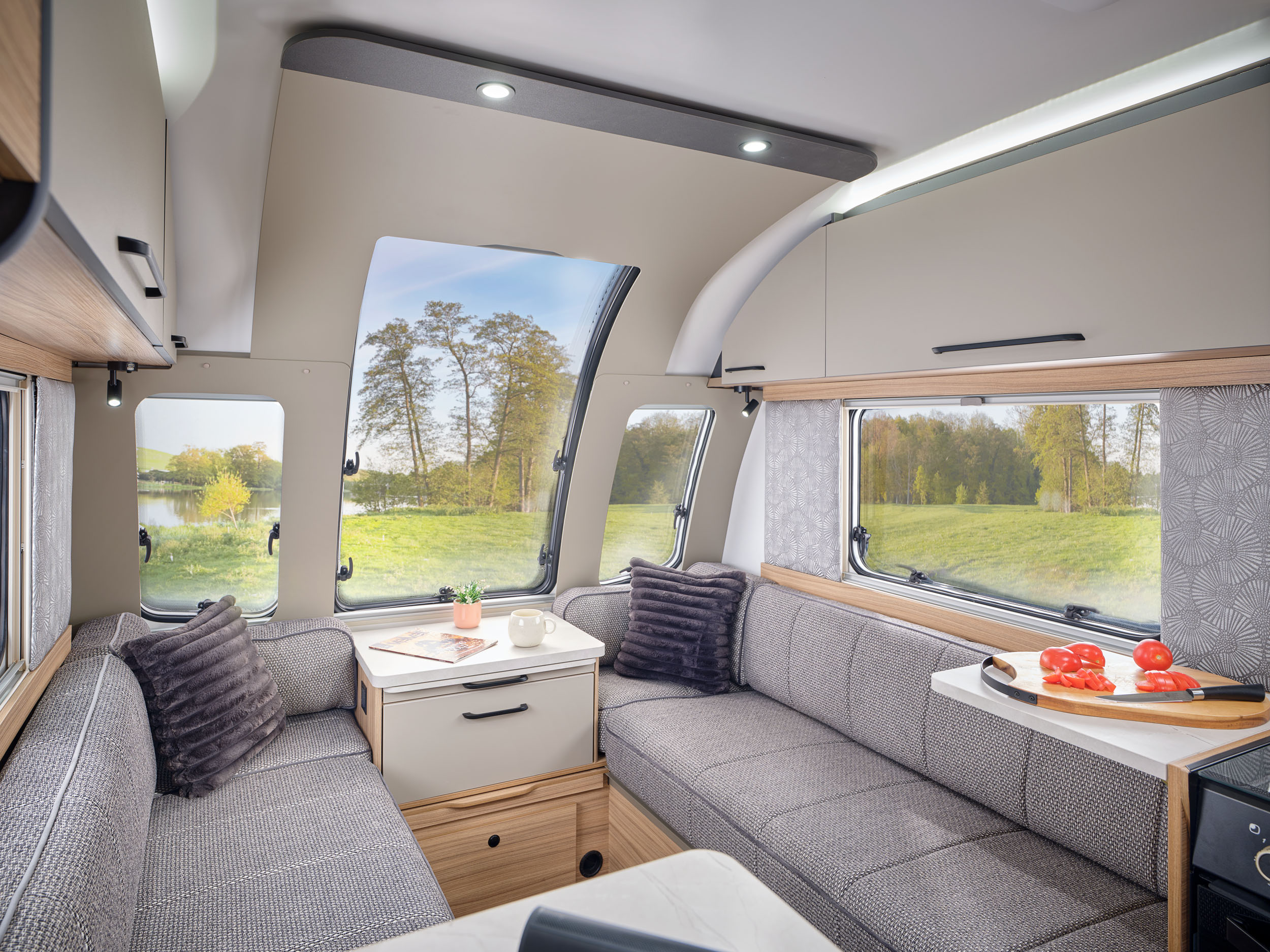 2026 Bailey Phoenix Black 420 Front Lounge