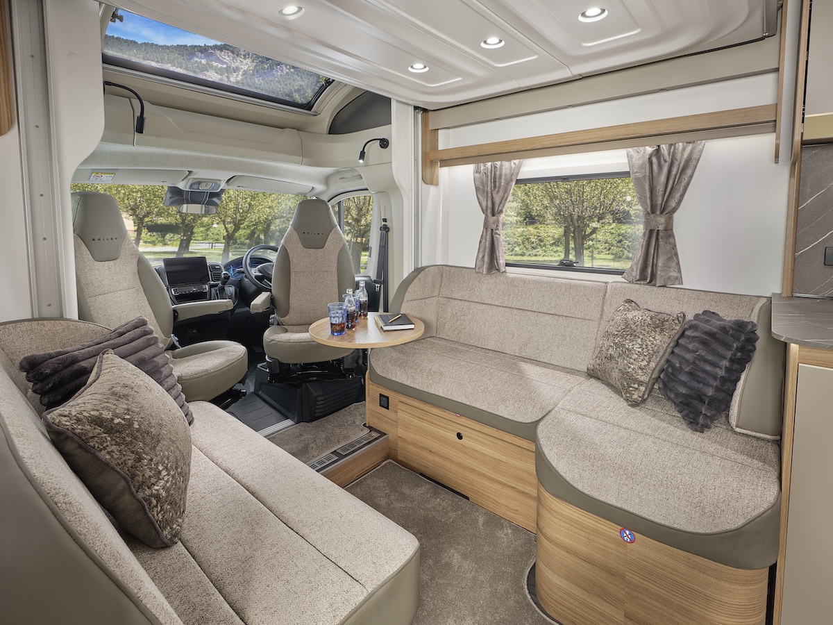 2026 Bailey Autograph Iv Front Lounge Coffee Table L Shaped Caption