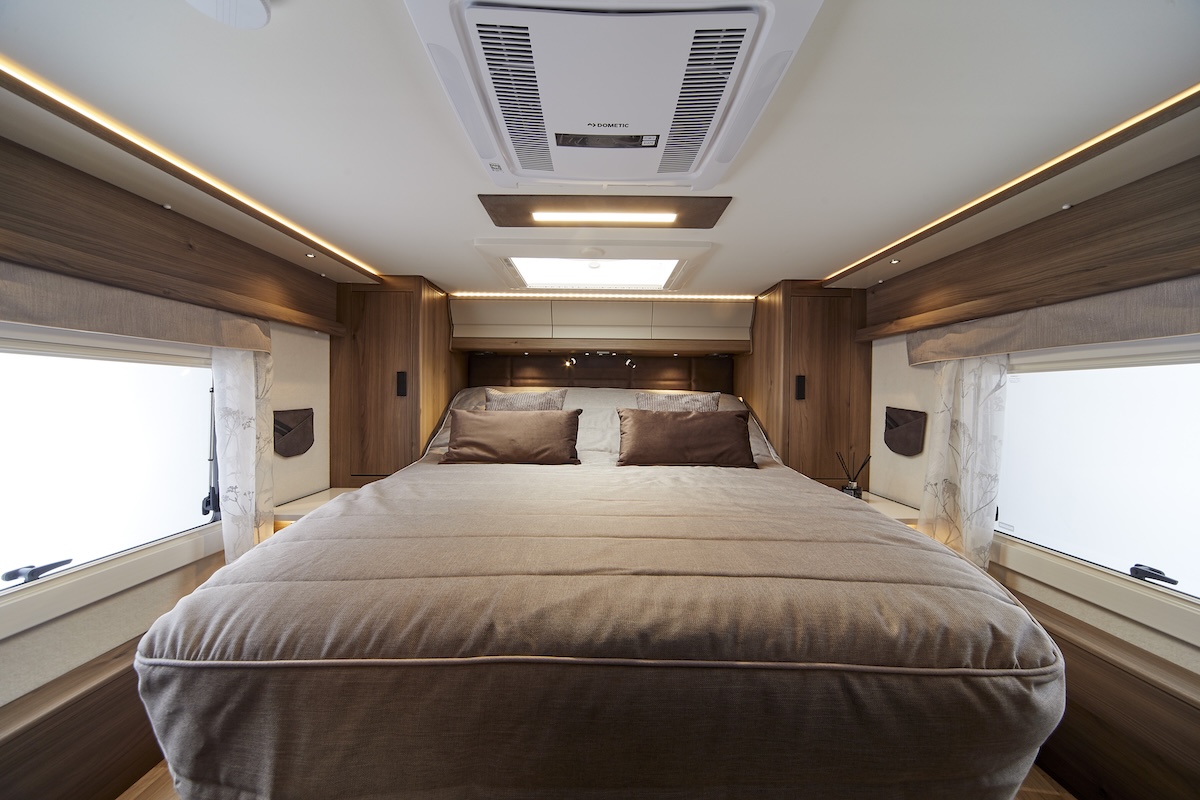2026 Coachman Travel Master Island Double Bed