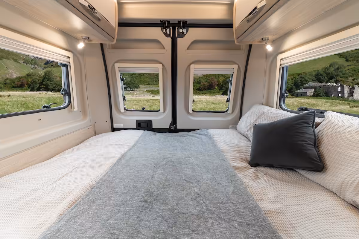 2026 Elddis Autoquest Apex Cv Transverse Bed Caption