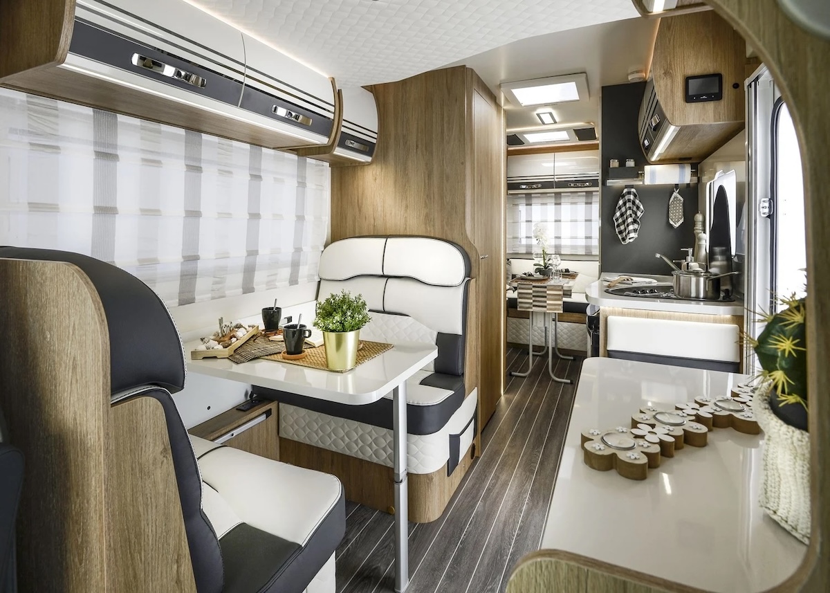 2026 Roller Team Auto Roller 747 Dining Lounge Kitchen