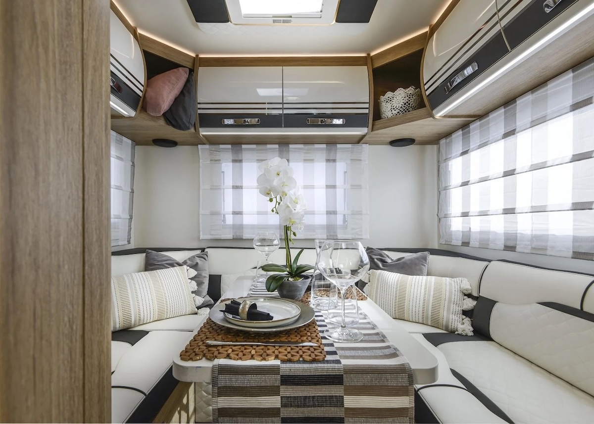 2026 Roller Team Auto Roller 747 U Shaped Lounge