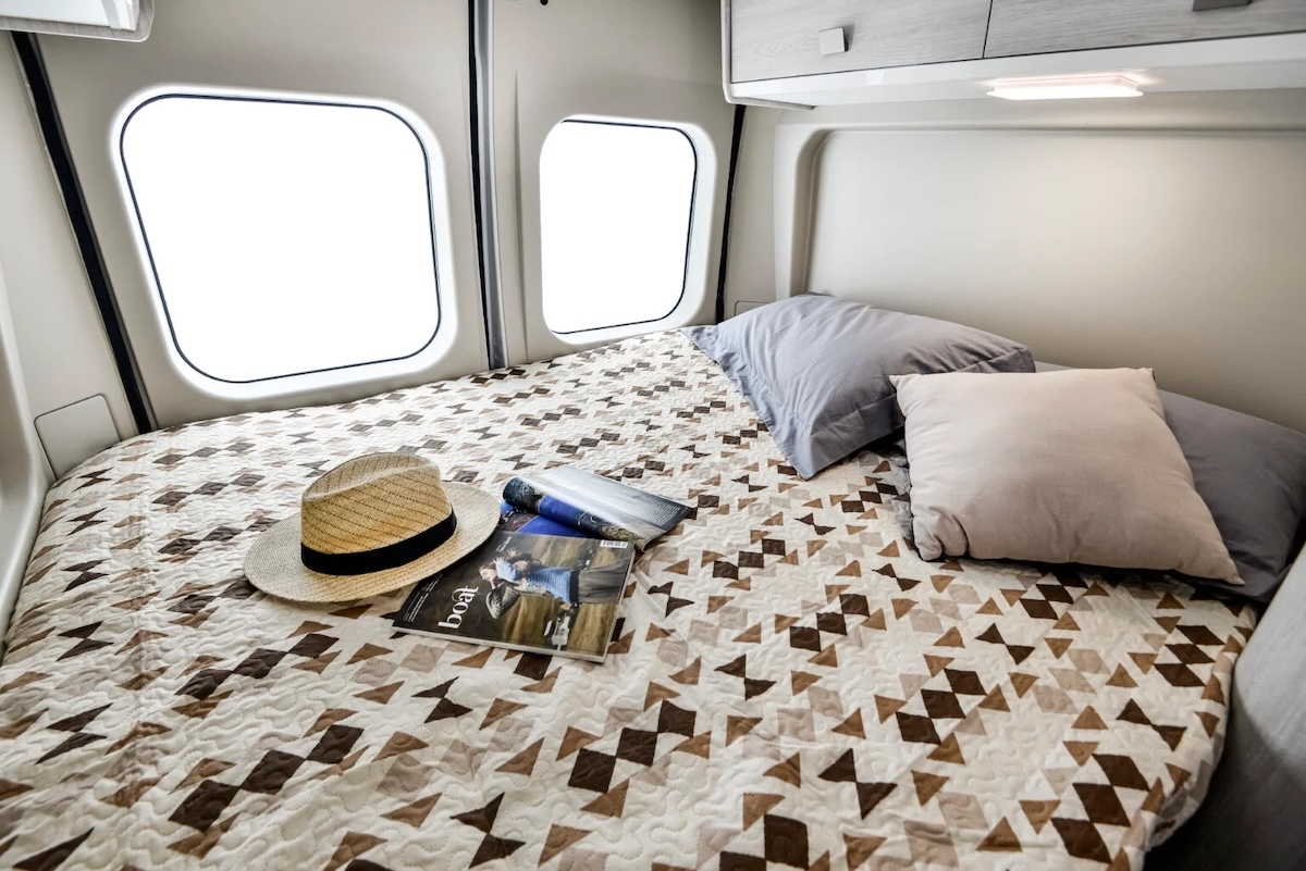2026 Roller Team Livingstone 2 Transverse Bed