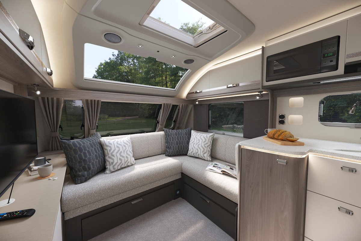 2026 Conqueror Grande 560L Front Lounge