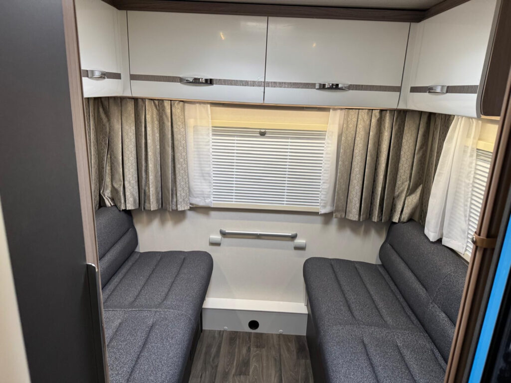 21376 C3f8ff2f 7ed7 45e5 8be9 17e6681f5148