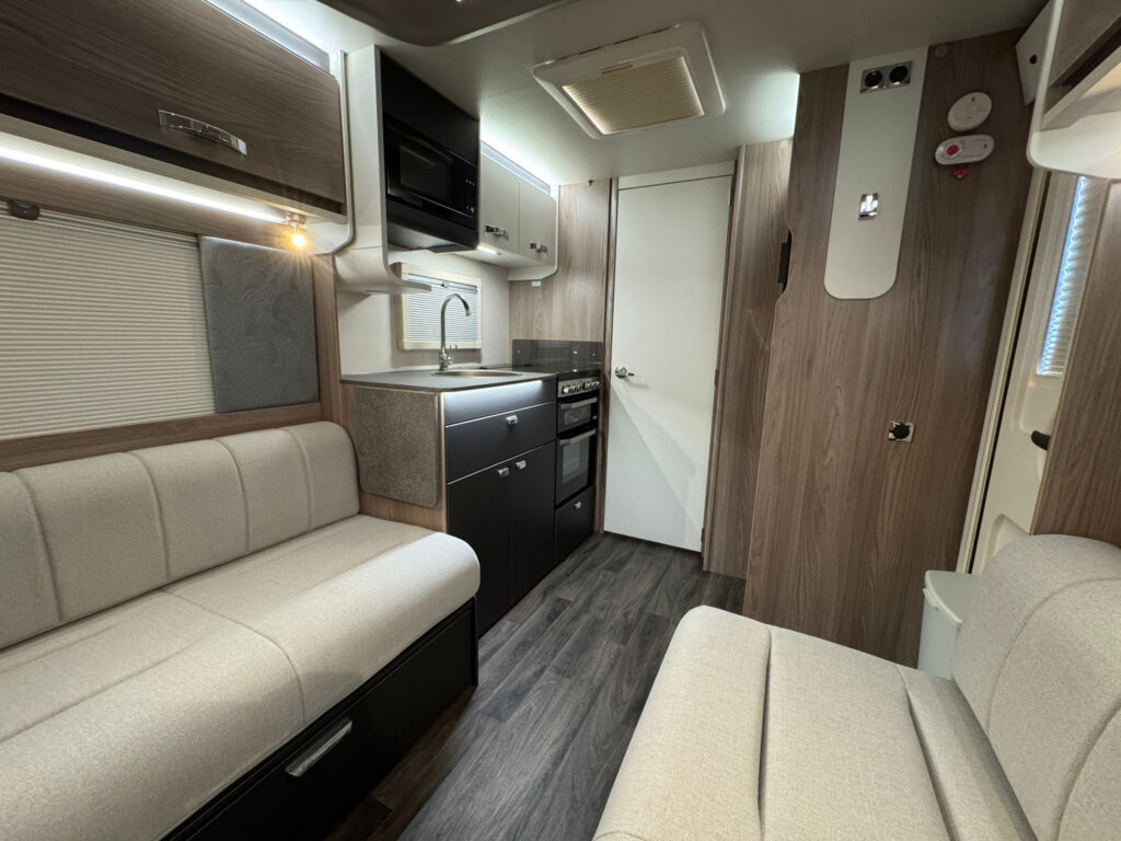 22251 04c7f20e 3d19 464b Bc5b 18d398804b64