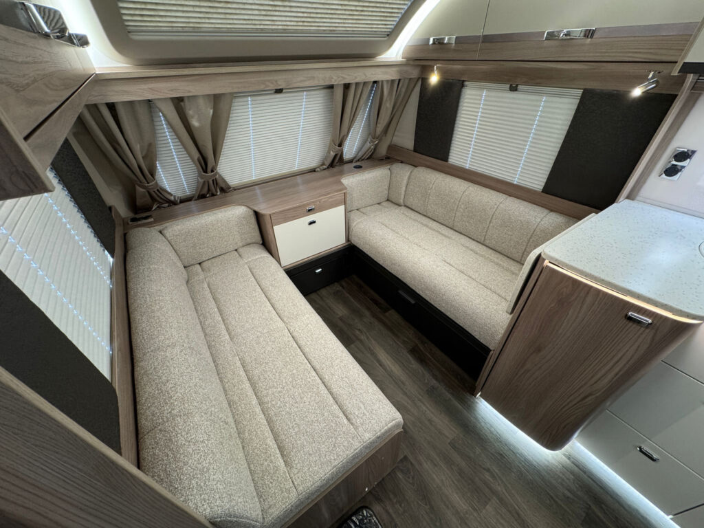 22317 1a789c43 1e34 43f8 9300 E055d7a97903