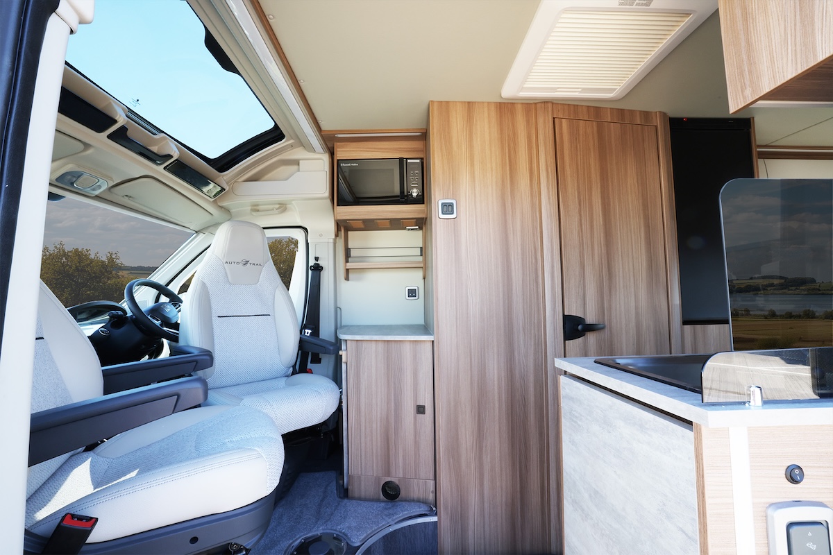 2026 Auto Trail V Line Sport 635 Front Seats