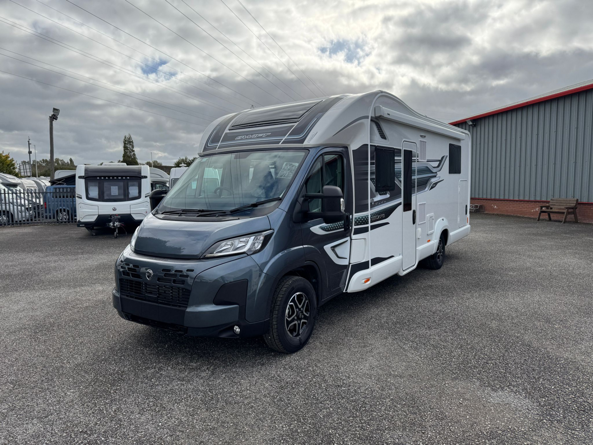 Swift Escape 694 — photo 1 of 1
