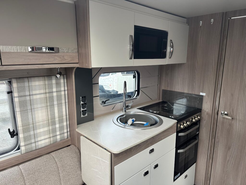 2024 Swift Challenger 560L Grande 25315 12 Scaled