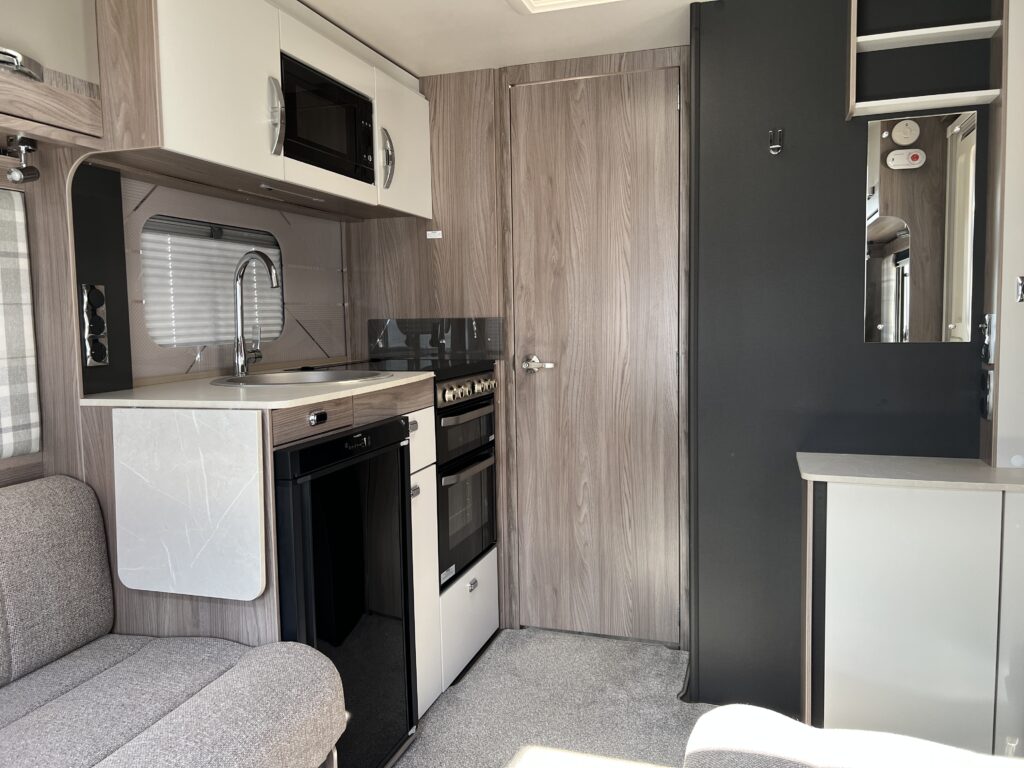 2025 Swift Challenger 560 SE 5 Scaled