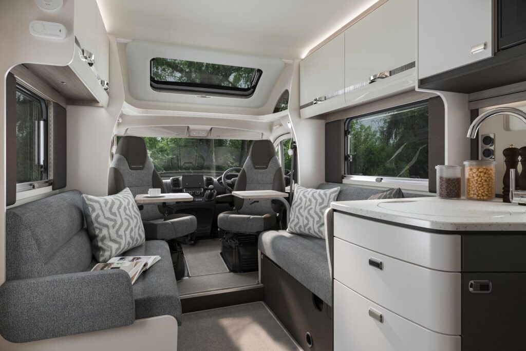 2027 Escape 694 2B Front Lounge GA 24 06 26 1920x1920 2