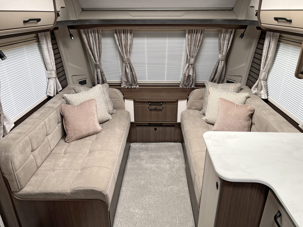 2027 Coachman VIP 575 Vogue 8 Scaled